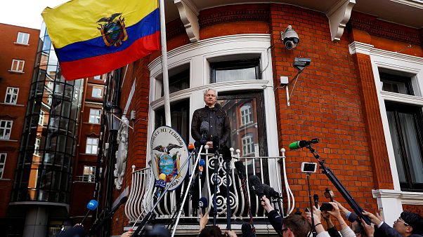 Суд не отменил ордер на арест Джулиана Ассанжа Суд не отменил ордер на арест Джулиана Ассанжа