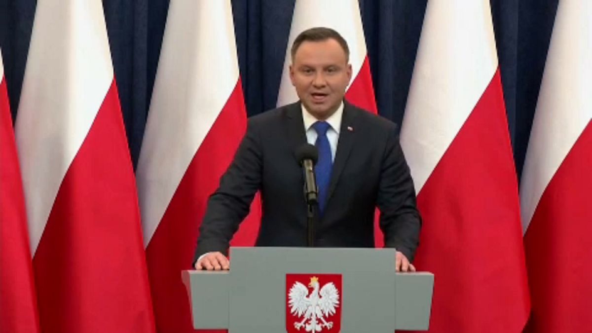 Aláírja a holokauszttörvényt a lengyel elnök