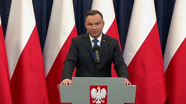 Polonia: il Presidente Duda firma la controversa legge sulla Shoah Polonia: il Presidente Duda firma la controversa legge sulla Shoah