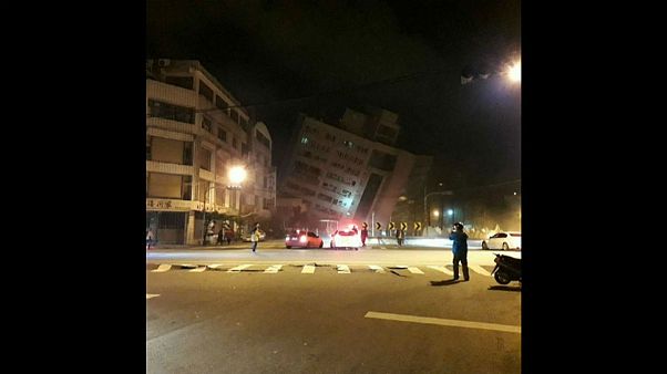 Tayvan'da 6,4 büyüklüğünde deprem: Ölü ve yaralılar var Tayvan'da 6,4 büyüklüğünde deprem: Ölü ve yaralılar var