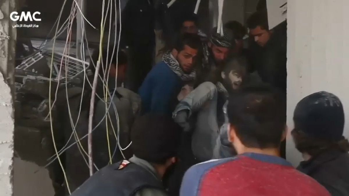 Siria, raid aerei governativi a est di Damasco causano decine di vittime
