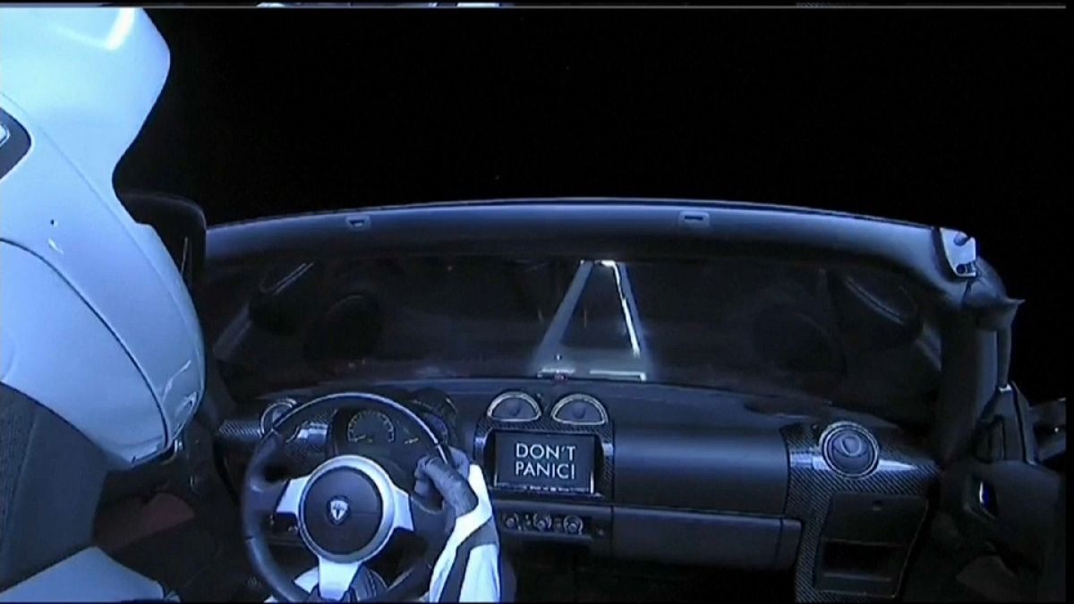 Space X : la fusée la plus puissante du monde envoie une voiture dans l'espace ! 