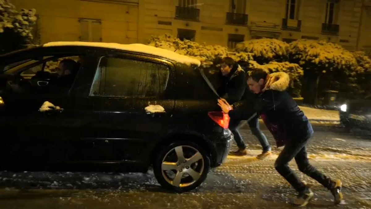 Transport chaos as Paris snowbound