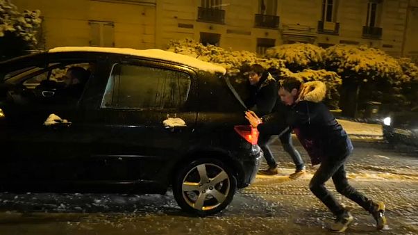 Transport chaos as Paris snowbound Transport chaos as Paris snowbound