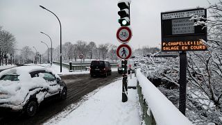 Παρίσι: Έντονες χιονοπτώσεις παρέλυσαν την κυκλοφορία