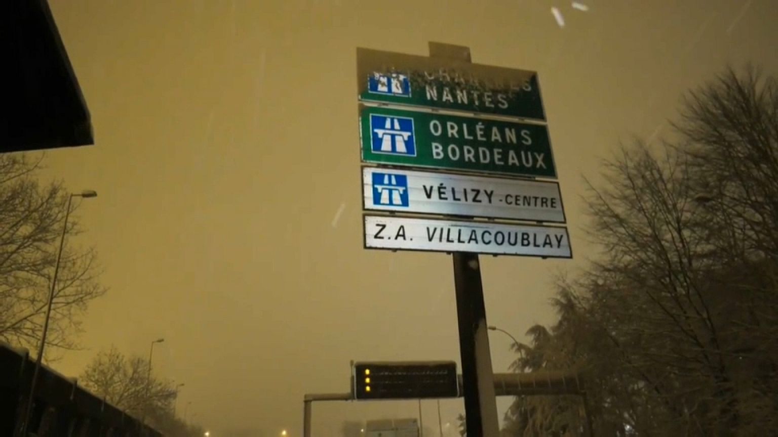 Gelo e Neve paralizzano Parigi e l'intera regione