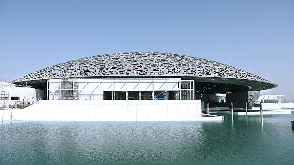 "لوفر" باريس يعتذر ويفتح تحقيقا بشأن إغفال قطر من خريطة بمتحف أبوظبي "لوفر" باريس يعتذر ويفتح تحقيقا بشأن إغفال قطر من خريطة بمتحف أبوظبي