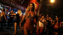 Transgénero é musa de escola de samba