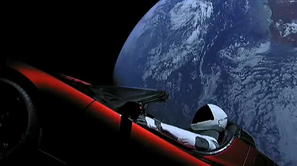 Elon Musk Tesláját vitte a világűrbe a Falcon Heavy Elon Musk Tesláját vitte a világűrbe a Falcon Heavy