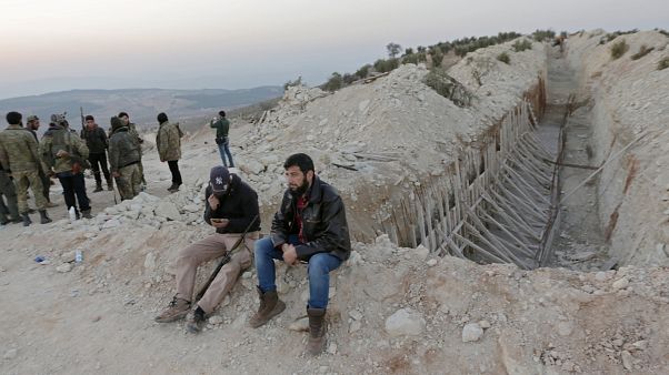 Άμαχοι παγιδευμένοι στα σύνορα Τουρκίας-Συρίας Άμαχοι παγιδευμένοι στα σύνορα Τουρκίας-Συρίας