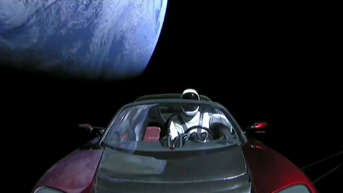 Un Tesla y un 'astronauta' Starman surcan el espacio, la última hazaña de Elon Musk
