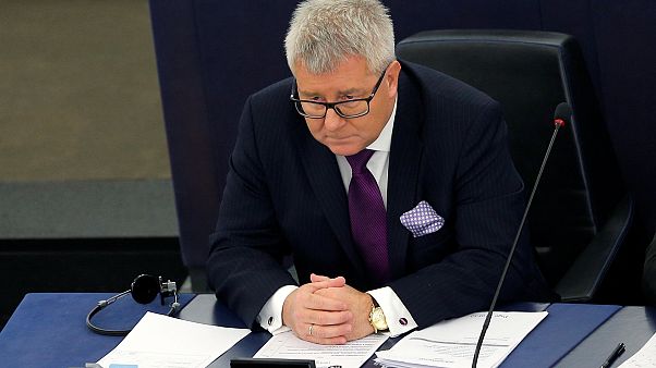 Eurodeputado polaco perde vice-presidência devido a insulto nazi Eurodeputado polaco perde vice-presidência devido a insulto nazi