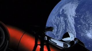 Weltbeste Pole-Position: Im roten Flitzer durch das Weltall