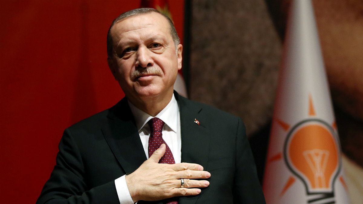 Recep Tayyp Erdogan mantém pressão sobre alegados golpistas
