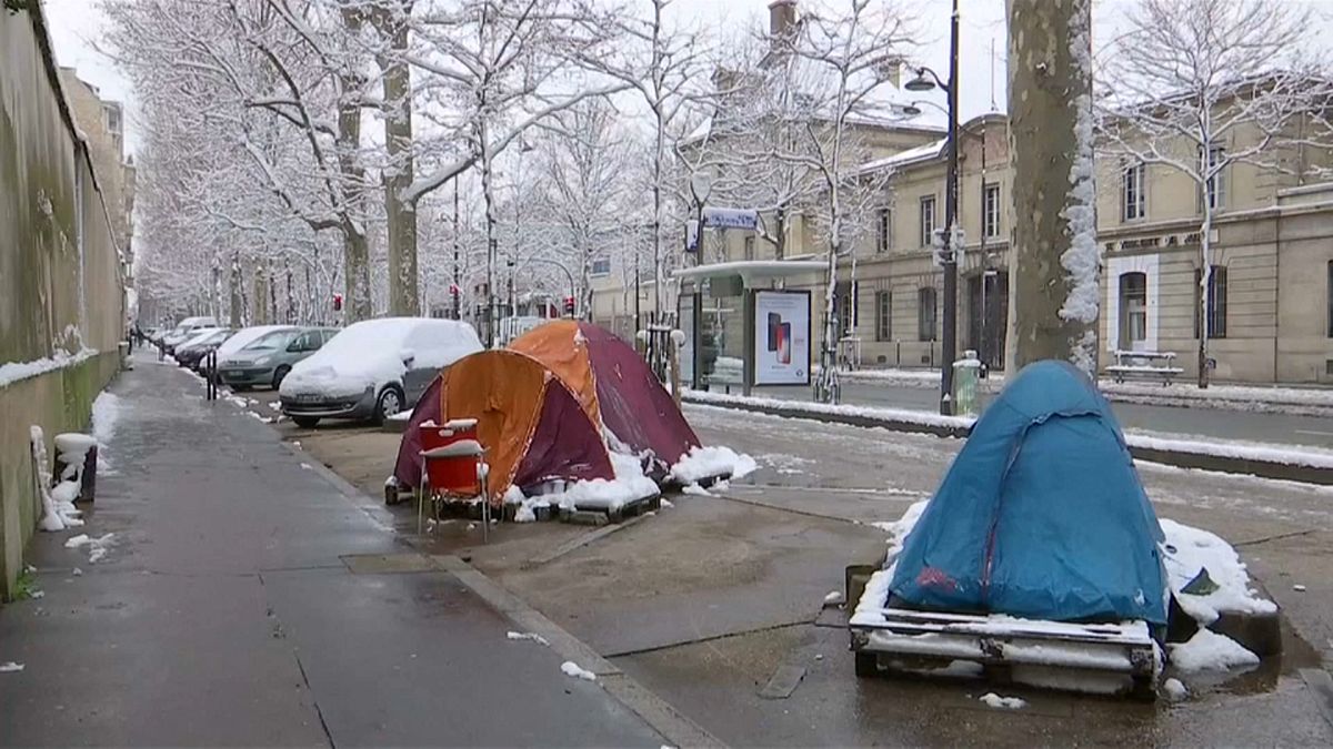 Бездомные страдают от холода
