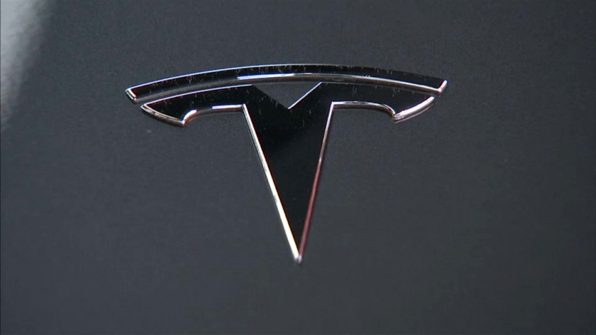 Auto: Tesla perde ancora, ma meno del previsto 