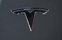 Auto: Tesla perde ancora, ma meno del previsto