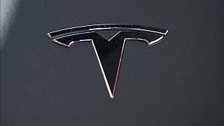 Auto: Tesla perde ancora, ma meno del previsto