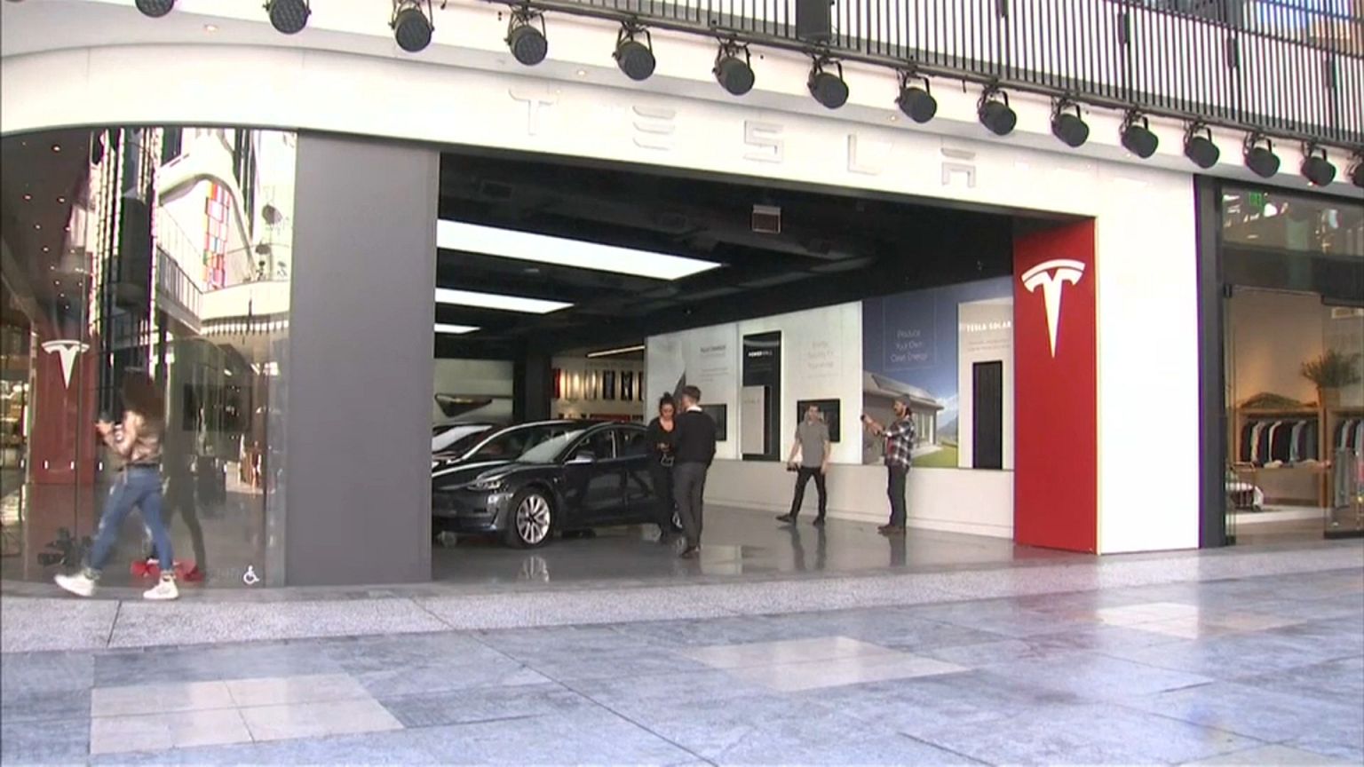 Рекордные убытки Tesla