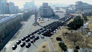 عرض عسكري في كوريا الشمالية مع افتتاح الألعاب الأولمبية في الجنوبية