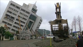 Tayvan kaybolan depremzedeleri arıyor