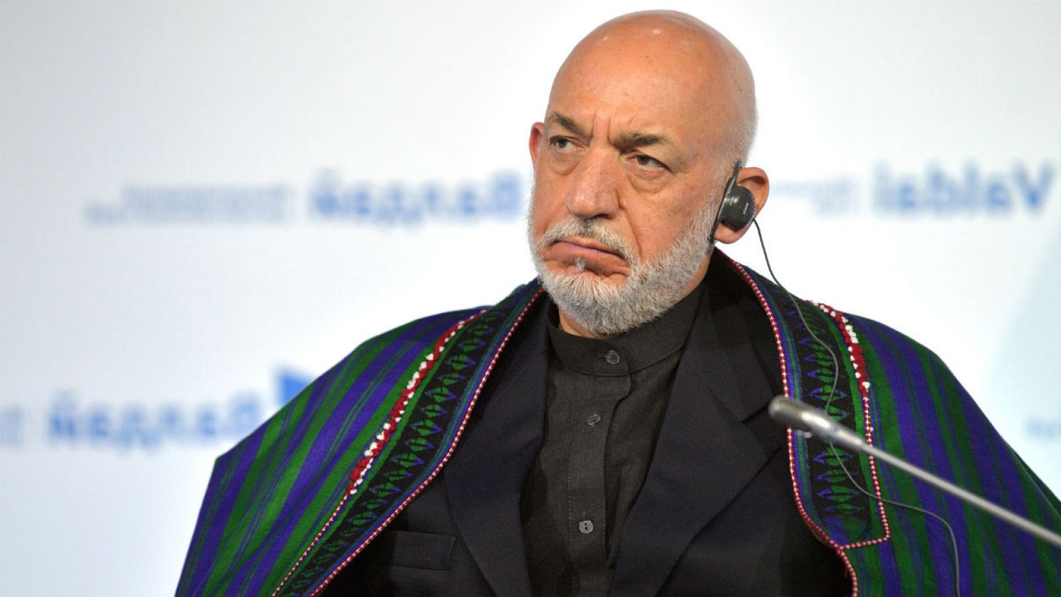 حامد کرزی: آمریکا و پاکستان می‌خواهند افعانستان به زانو دربیاورند