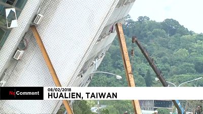 Спасатели Тайваня ищут людей
