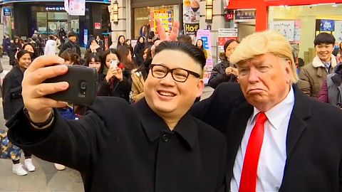 Трамп и Ким обнимаются в Сеуле