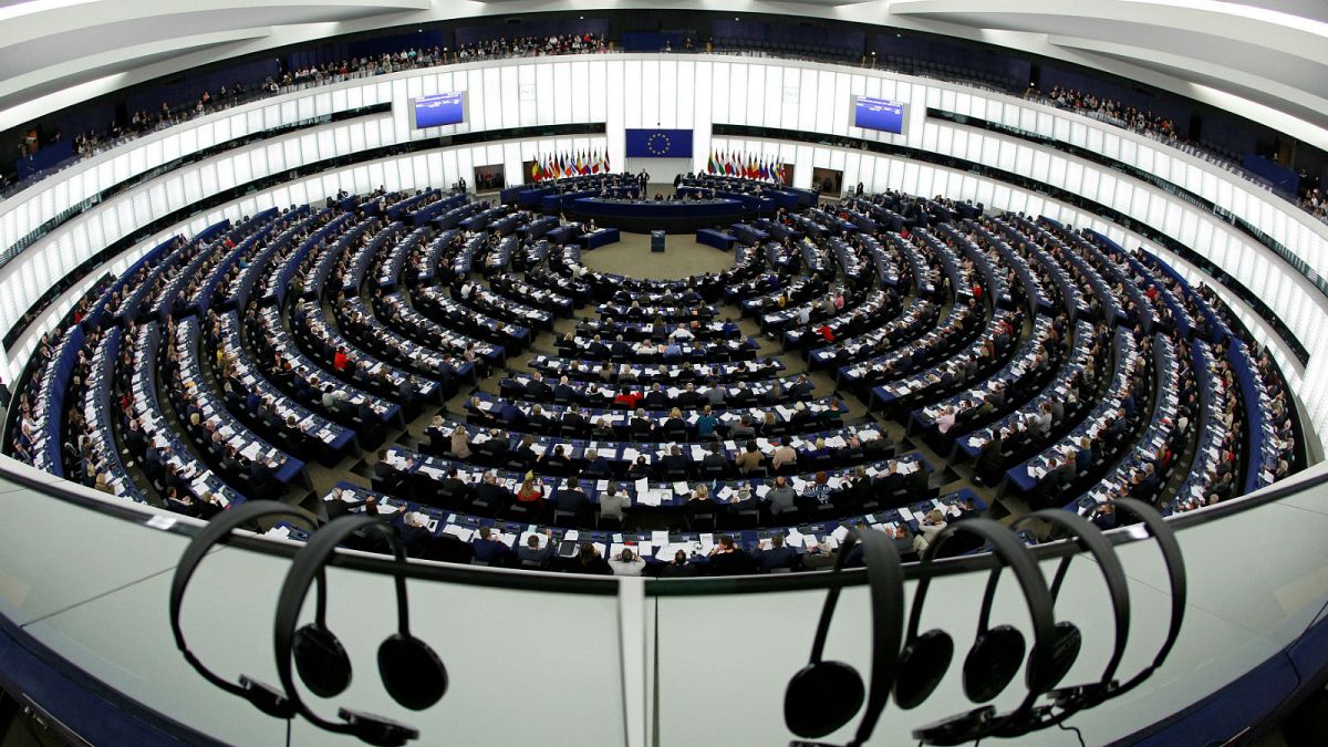 A török szükségállapot felfüggesztését kéri az EP
