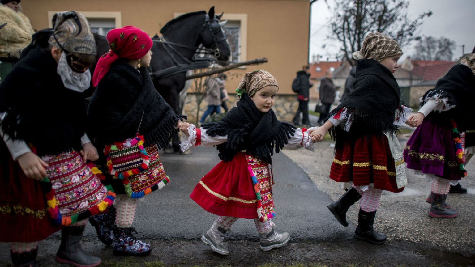 A kicsik kezdték a busójárást