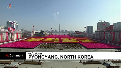 Coreia do Norte apresenta demonstração de força militar