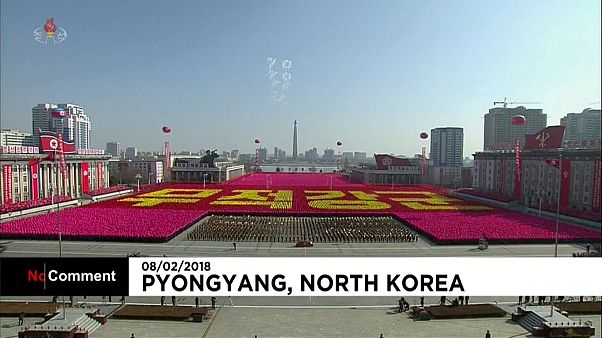 Coreia do Norte apresenta demonstração de força militar Coreia do Norte apresenta demonstração de força militar