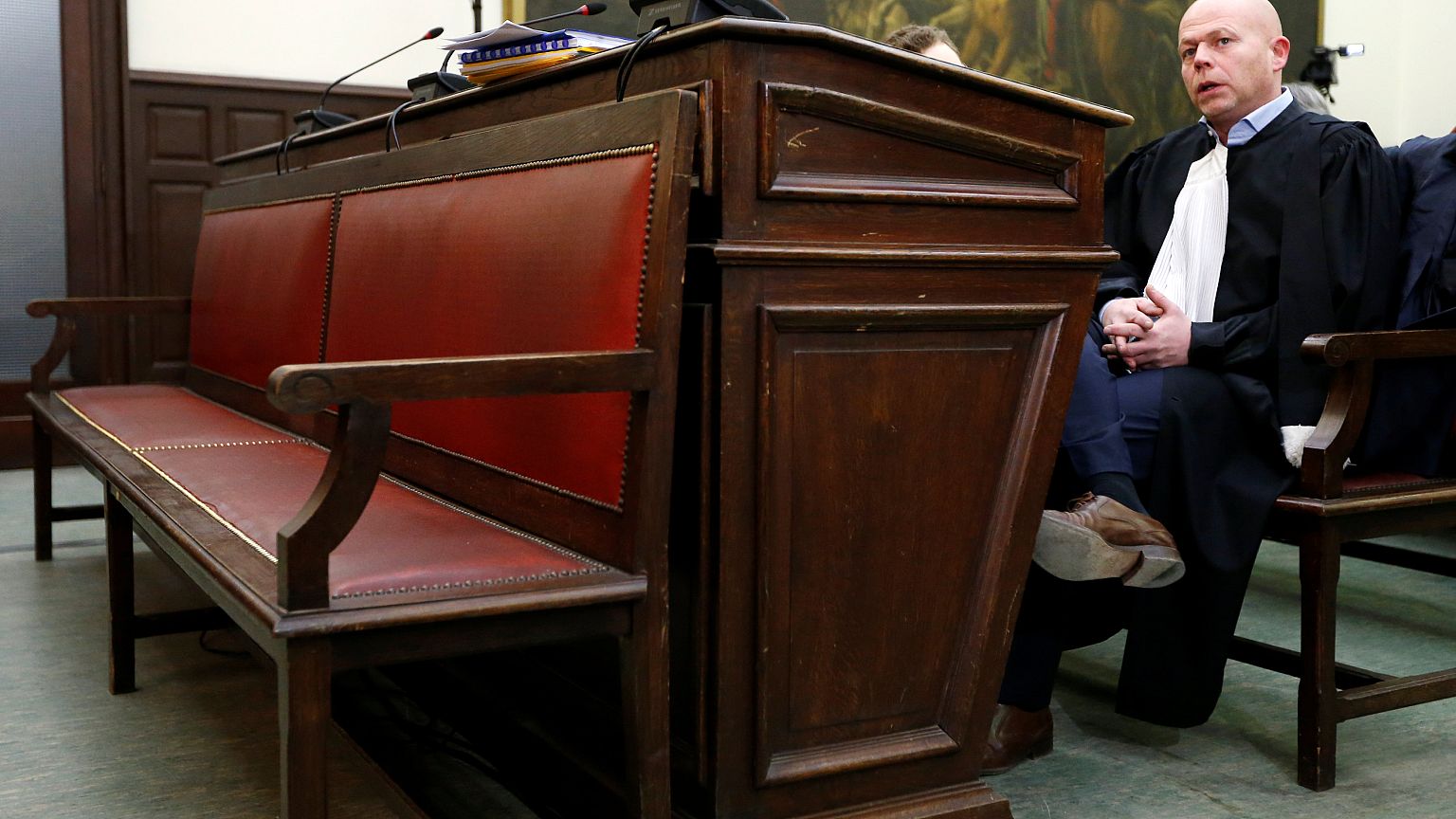 Le procès Abdeslam se poursuit en son absence