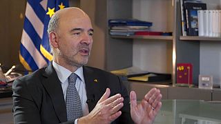 Moscovici viaja a Grecia para asegurar la fecha del fin del rescate