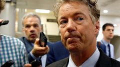 El senador republicano Rand Paul habla a los periodistas