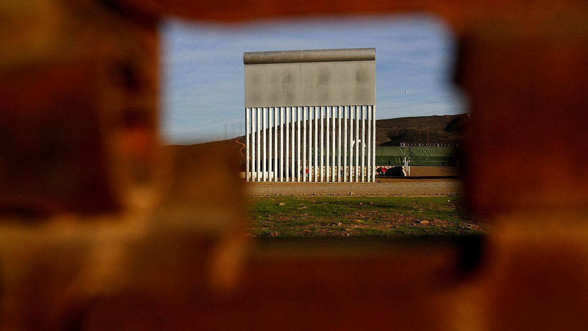 Ein Teil eines Mauerprototyps an der US-mexikanischen Grenze.