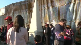 Trump puts in 3 billion budget request to begin Mexican wall