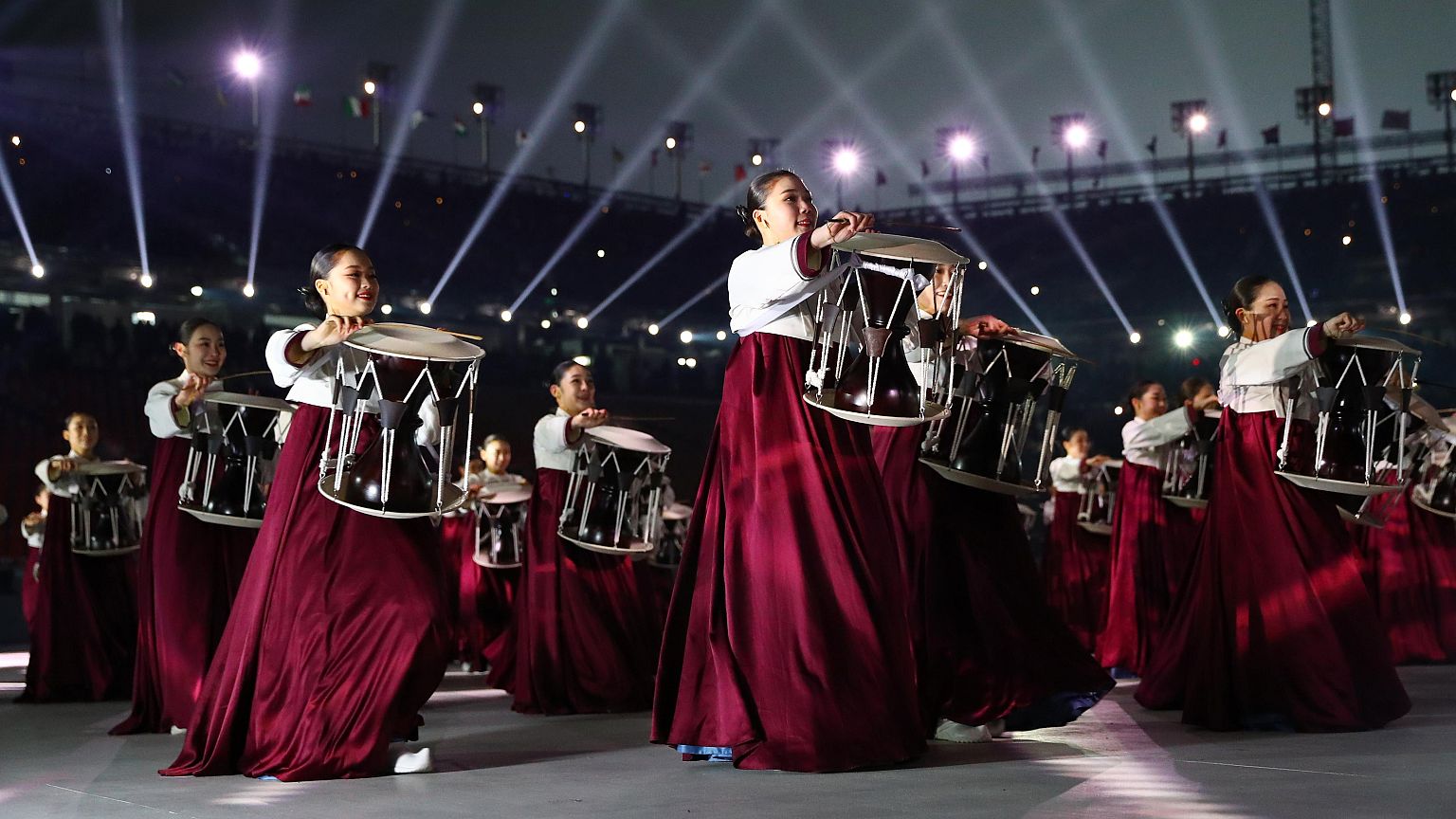 Olimpiyat Oyunları'nın açılış töreni izleyicileri büyüledi