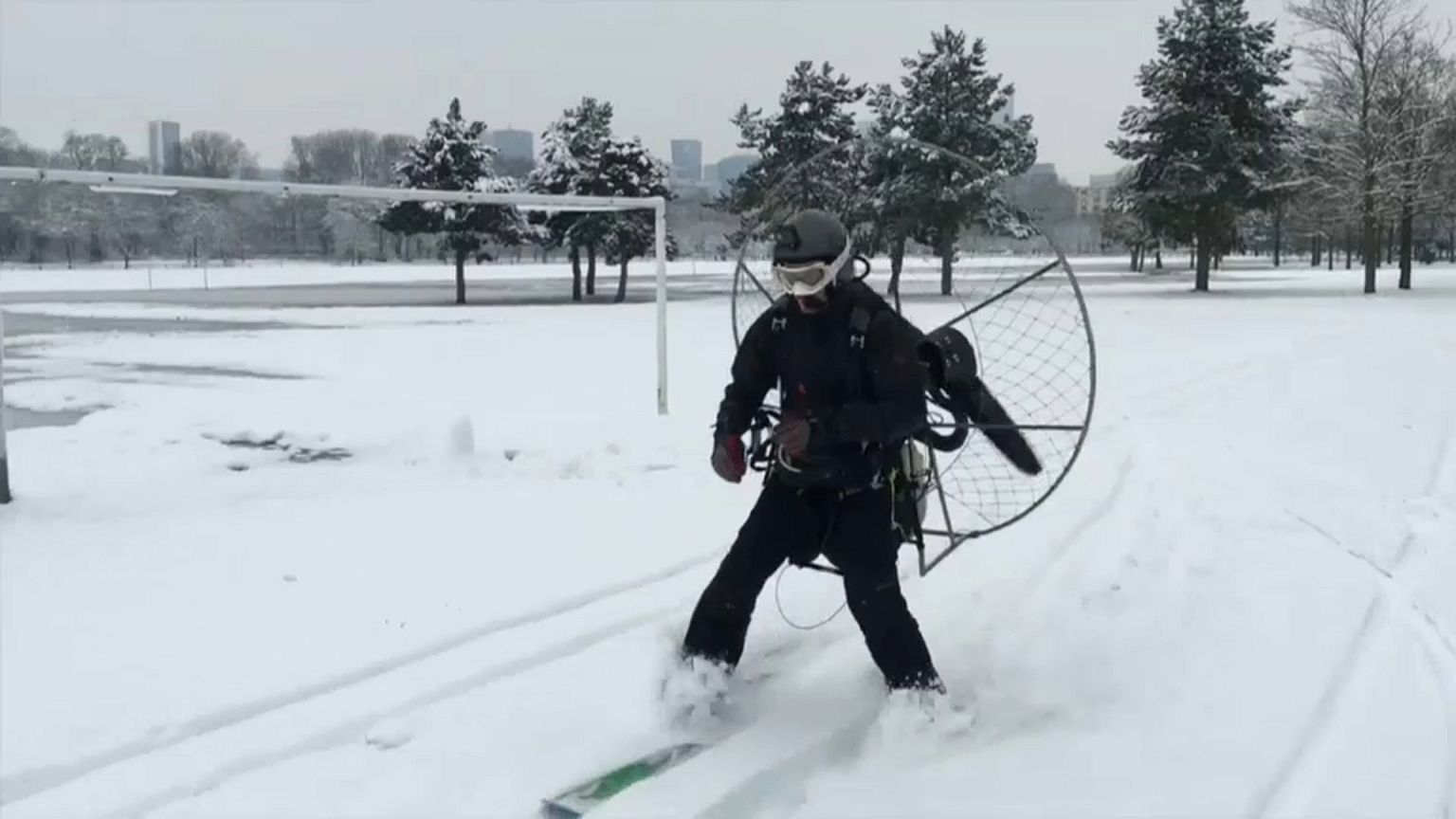 Карлсон на лыжах