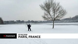 شاهد: فرنسي يتزلج بسرعة 70 كم فوق ثلوج باريس