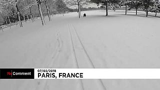 Homem esquia a 70km/h num parque em Paris