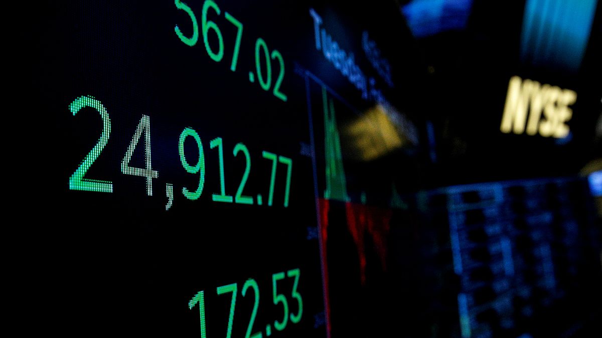 Wall Street abre em alta após semana caótica
