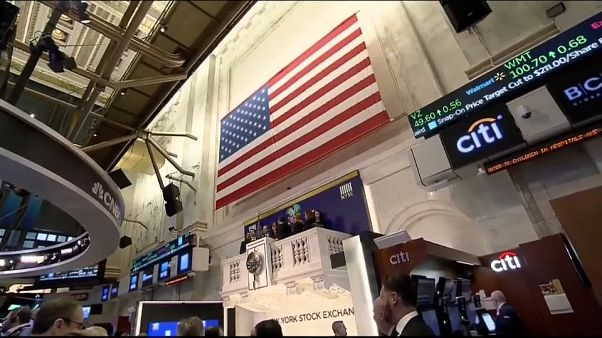 Wall Street intenta maquillar las pérdidas tras una semana caótica Wall Street intenta maquillar las pérdidas tras una semana caótica