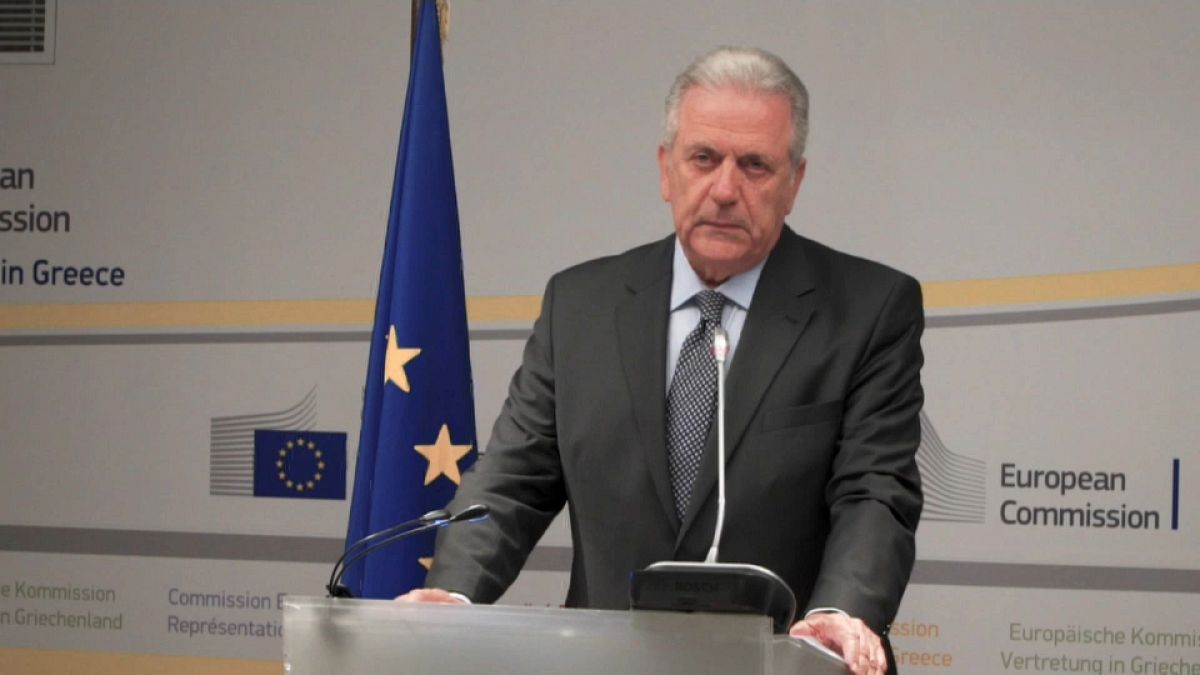 El caso Novartis salpica al comisario europeo de Migración, Dimitris Avramopoulos