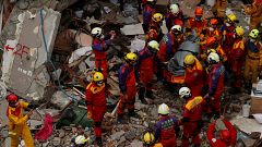 Les secours continuent à rechercher des survivants à Taïwan