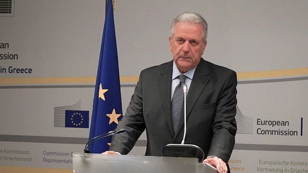 Scandalo Novartis, Avramopoulos si difende Scandalo Novartis, Avramopoulos si difende