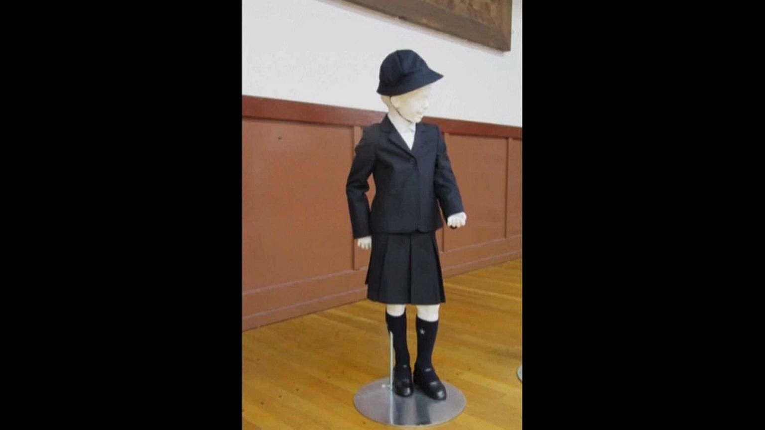 A scuola con l'uniforme firmata Armani 