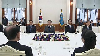 شاهد لقاء الرئيس الكوري الجنوبي بشقيقة زعيم كوريا الشمالية