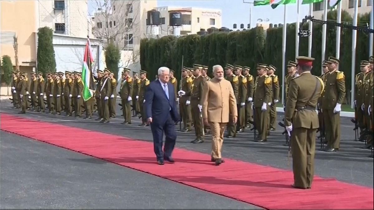 رئيس الوزراء الهندي يصل إلى الأراضي الفلسطينية 