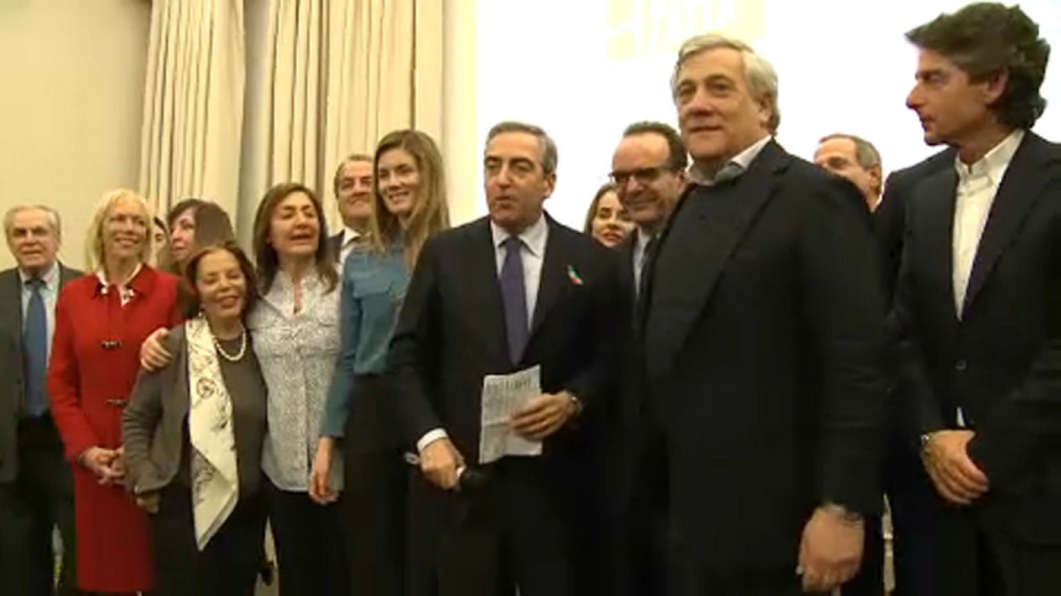 Berlusconi pártja is megkezdte a kampányt